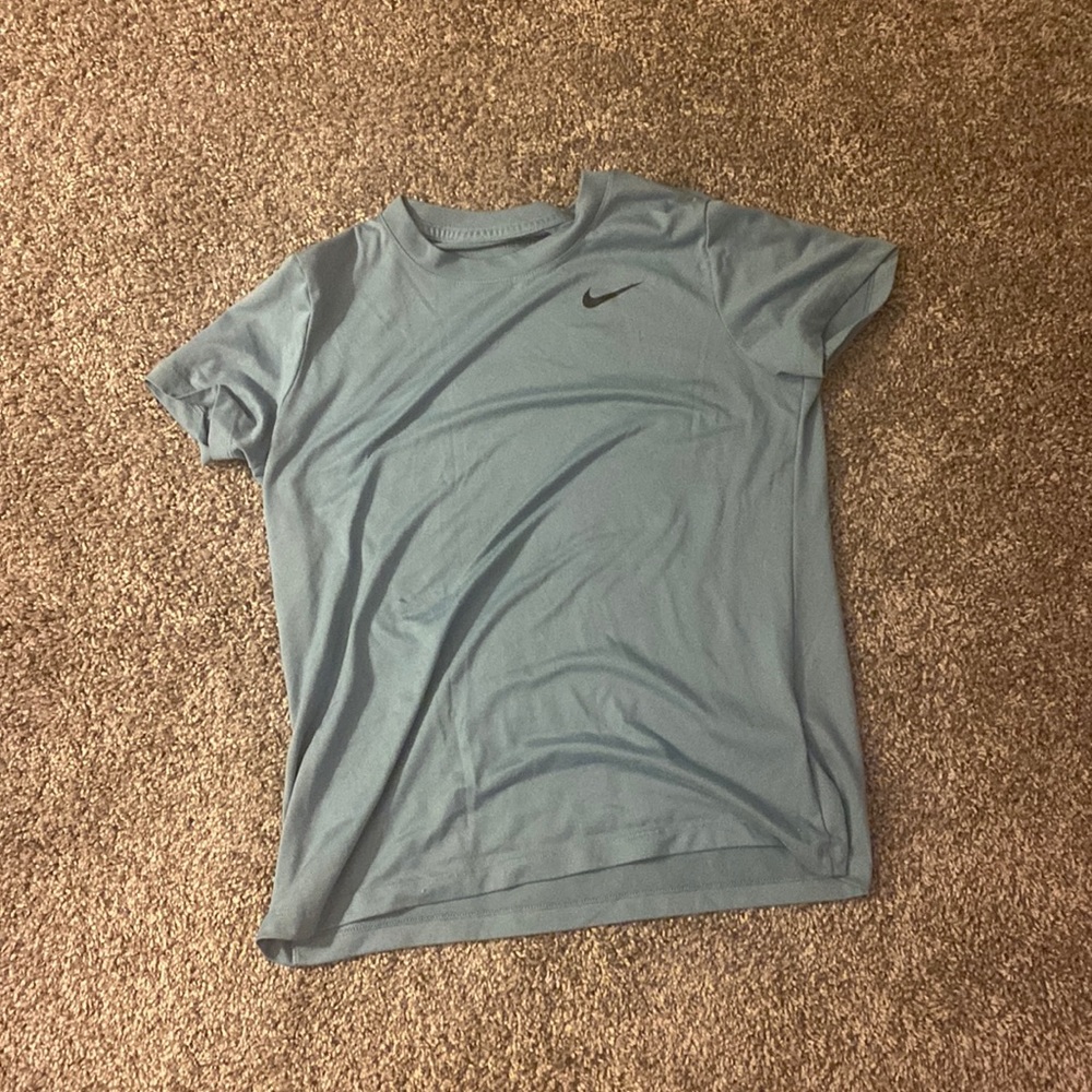 light blue nike sleeve shirt